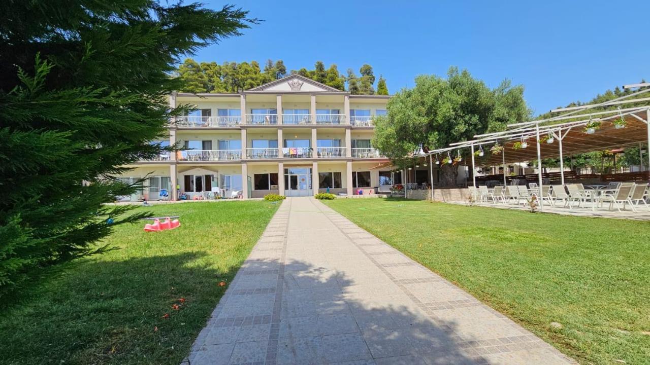 Crown Hotel 네아 스키오니 외부 사진